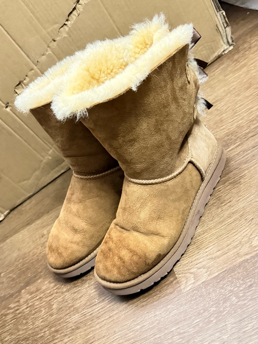 Women UGG Bailey Bows Boots size 7 Chestnut